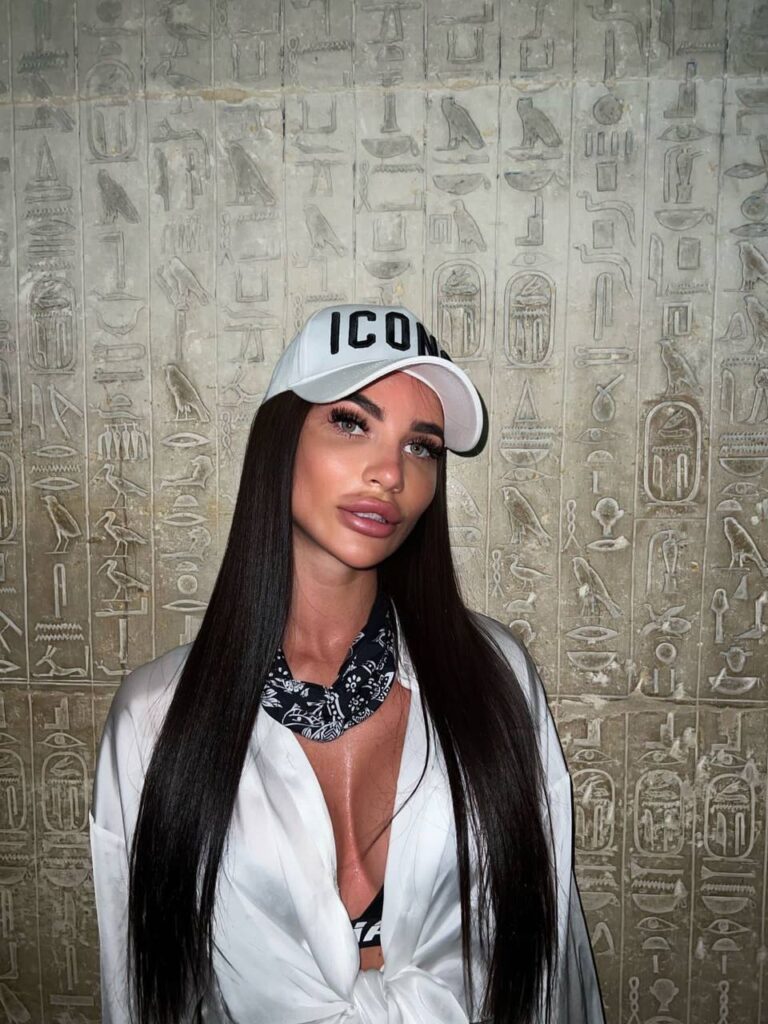 Эскорт-модель