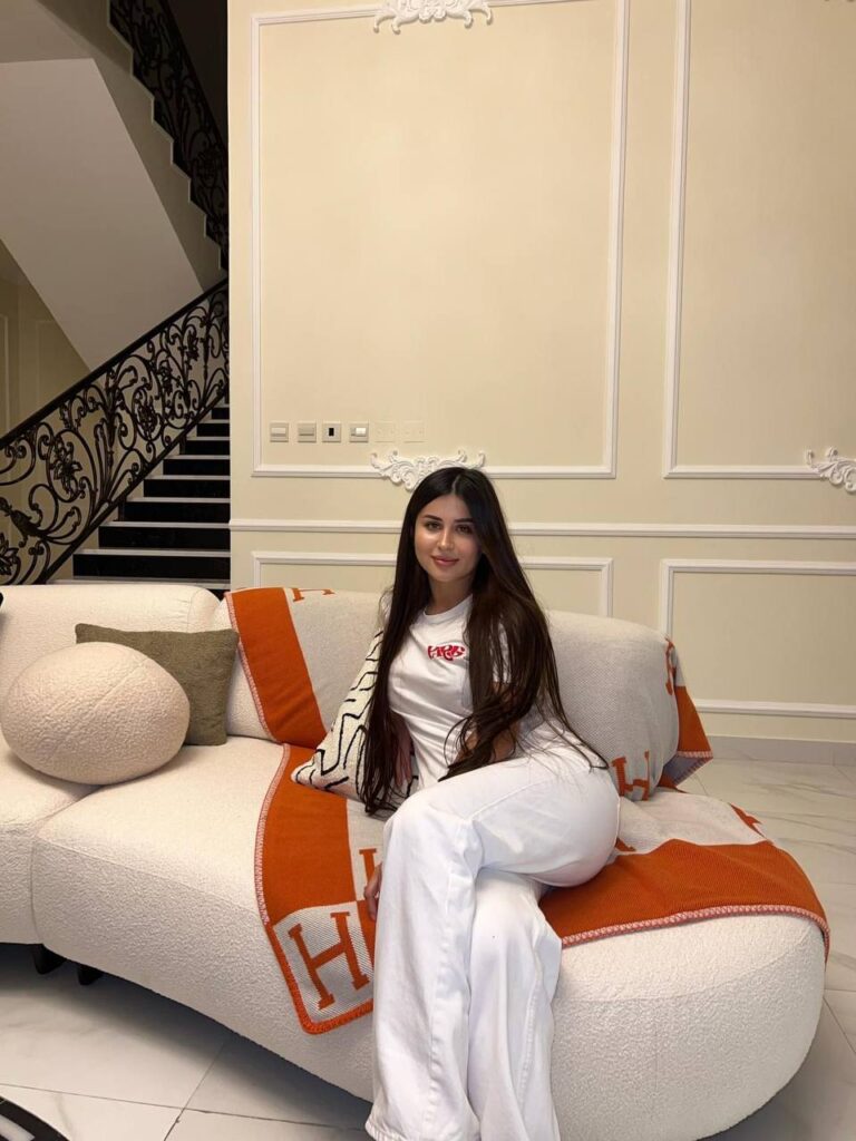 Эскорт-модель