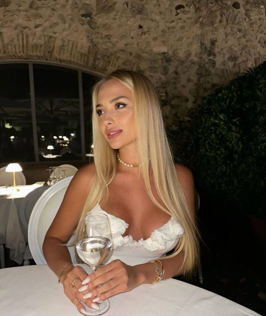 Девушка эскорт