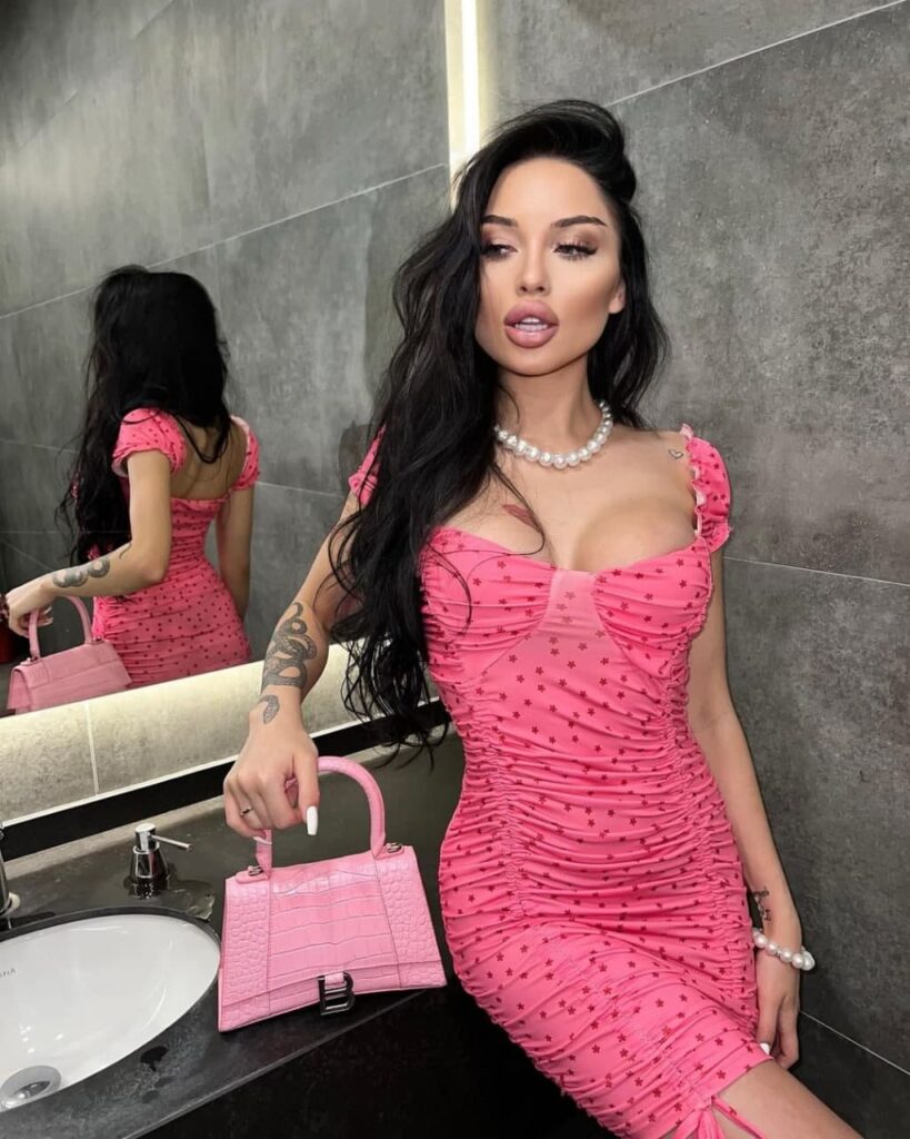 Эскорт-модель