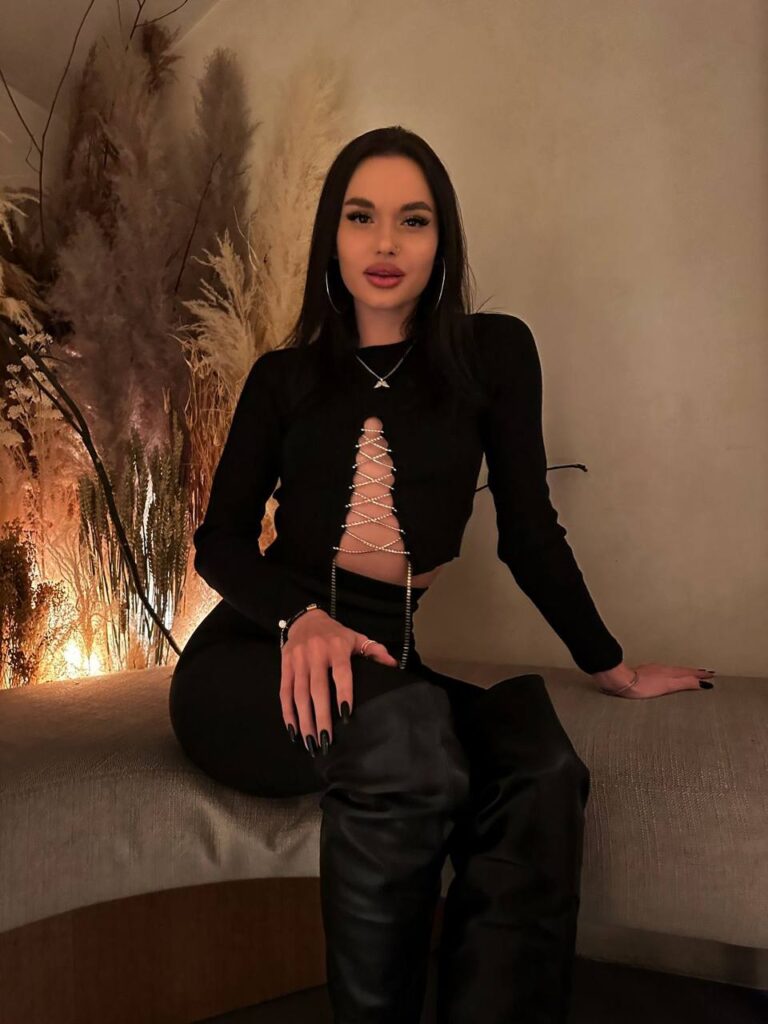 Девушка на час