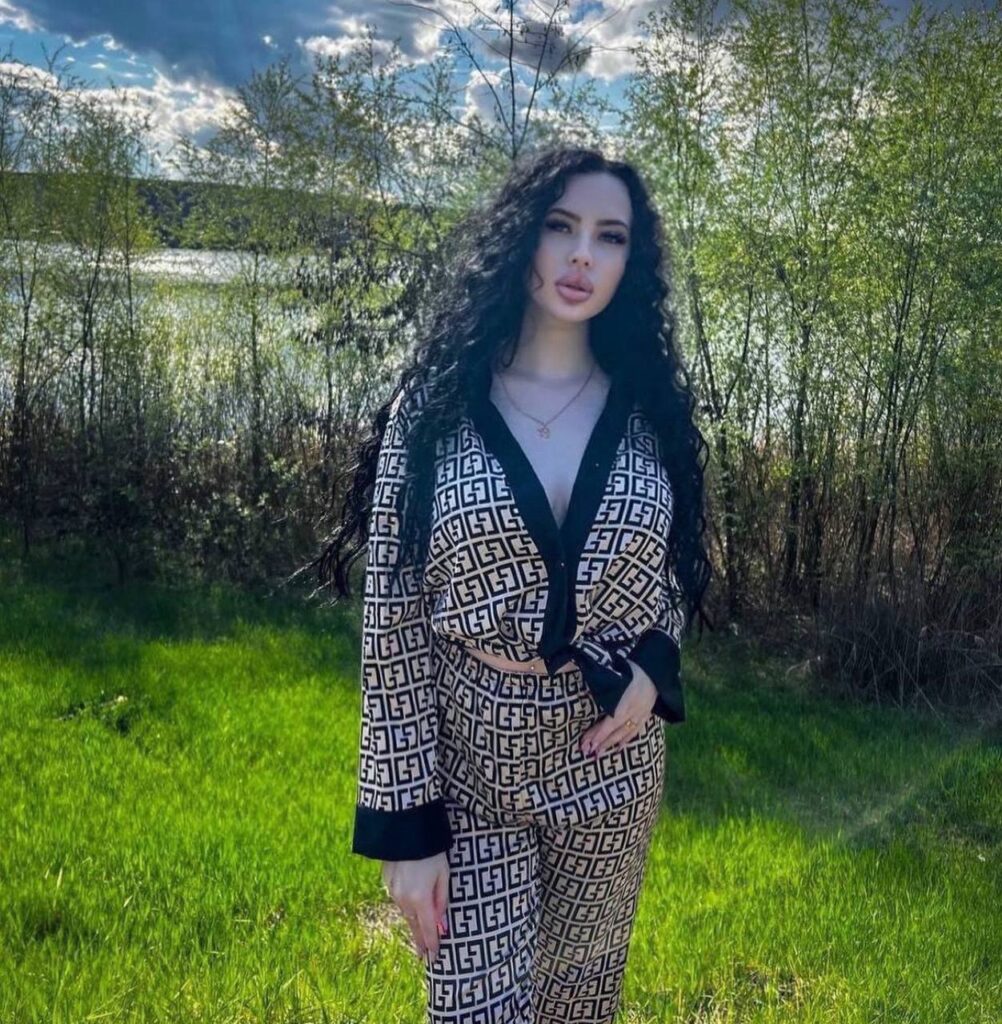 Девушка на час