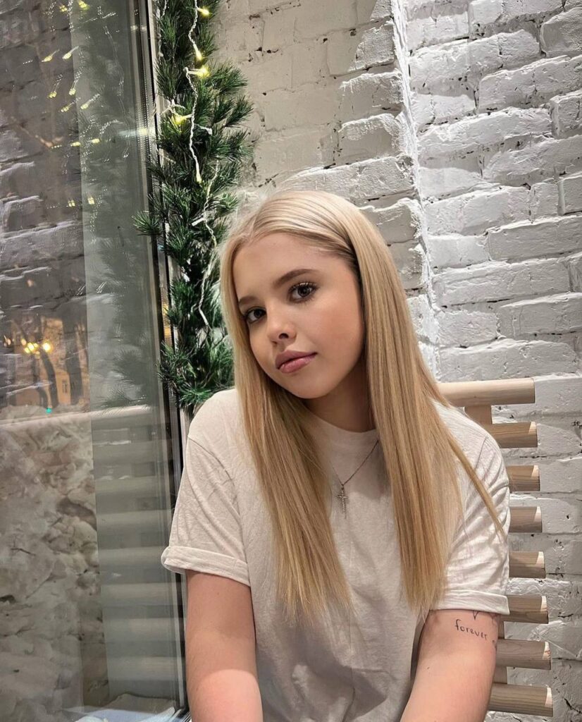 Эскорт-модель